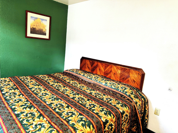 Room 4, Southern Comfort Motel, Jefferson