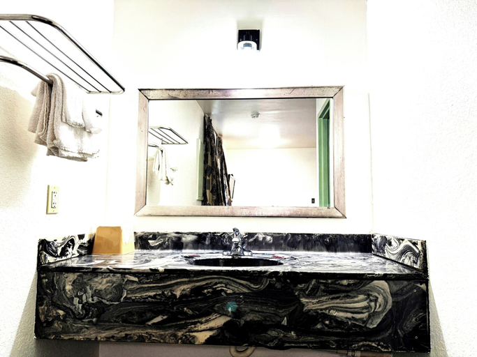 Room 5, Southern Comfort Motel, Jefferson