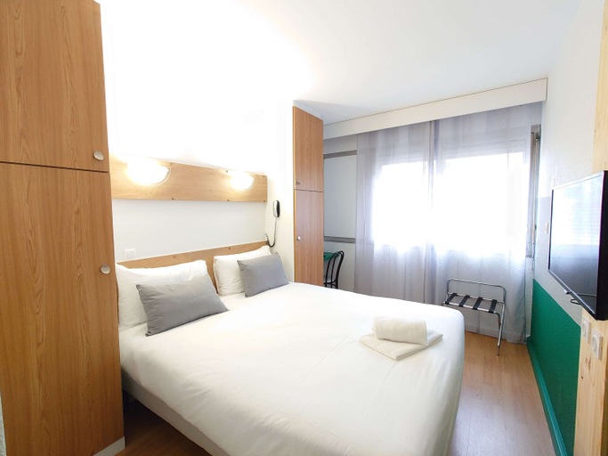 Bedroom 3, greet hotel Grenoble Centre Gare, Isère