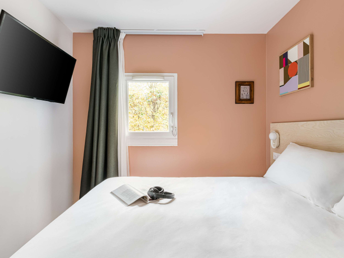 Bedroom 3, greet Hotel Prevessin Geneve Airport, Ain