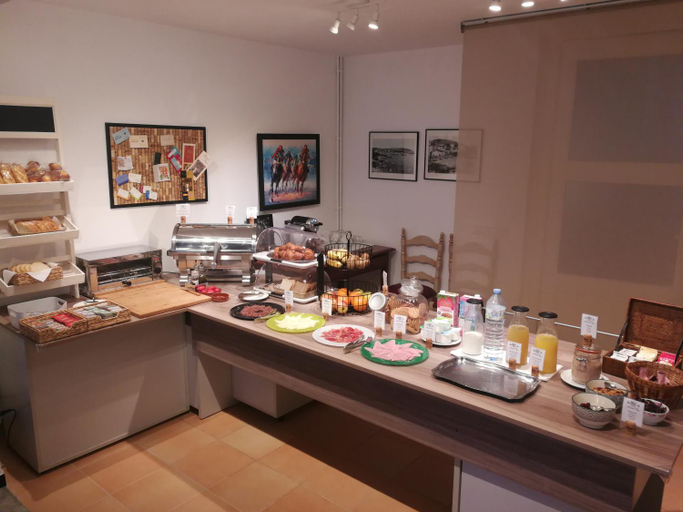 Others 3, Hostal Plaja i Pati de Can Plaja, Girona