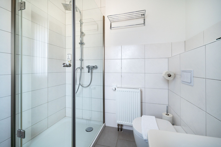 Bathroom 5, Bella Fino Hotel & Suites, Bielefeld