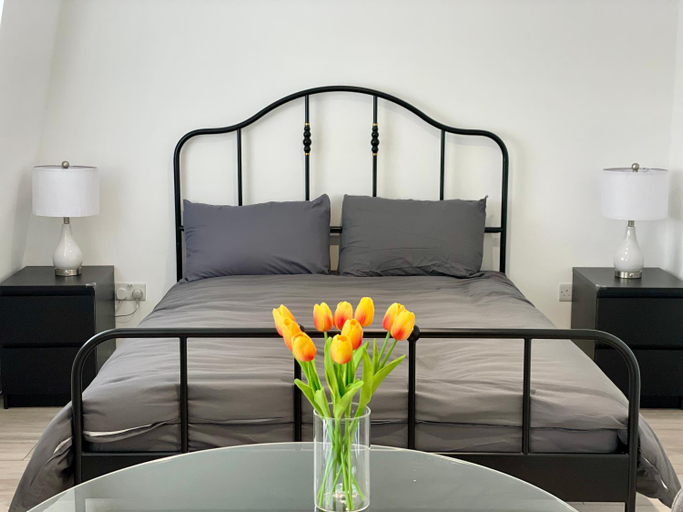 Others 4, Two rooms, Balcony, Private Bathroom, London