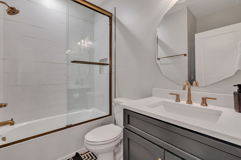 Interior 3, Bass - Private Rooftop - 8 Mins to Broadway, Davidson