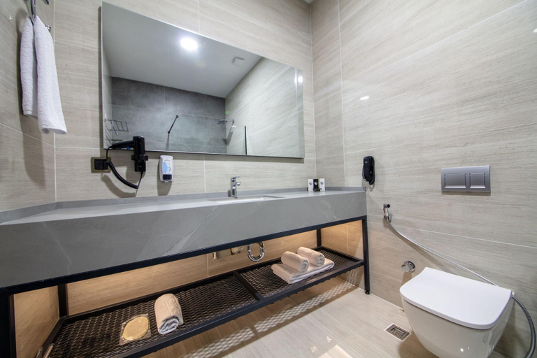 Bathroom 5, V Center Hotel, Yomra