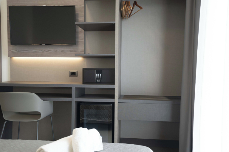 Others 5, Hotel Giannini, Rimini