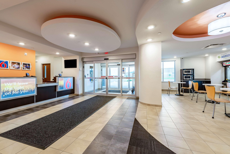 Public Area, Motel 6 Mankato, MN, Blue Earth