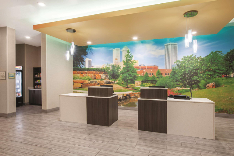 Public Area 2, La Quinta Inn & Suites by Wyndham Tulsa Broken Arrow, Tulsa