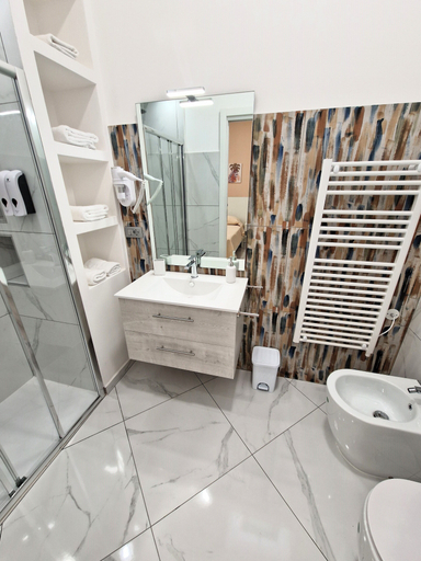 Bathroom 2, Al 211 Rooms, Vibo Valentia