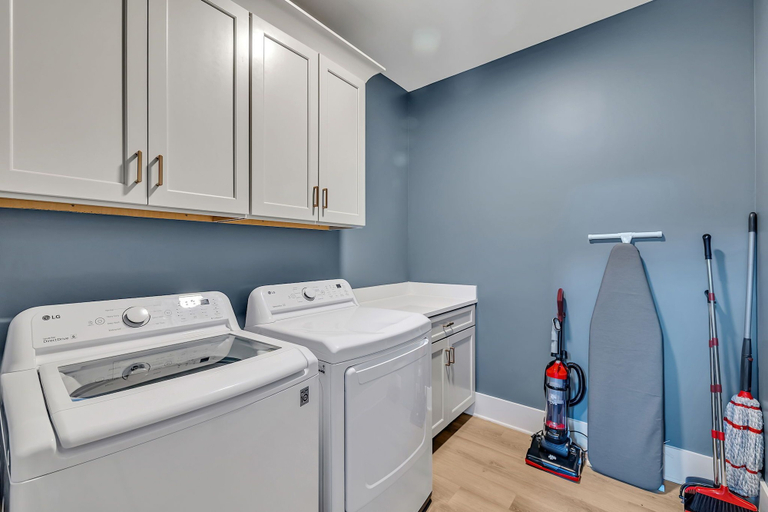 Interior 2, Bass - Private Rooftop - 8 Mins to Broadway, Davidson