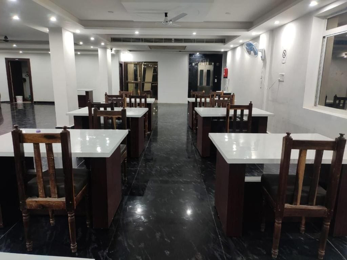 Dining, Shree Krishna Palace Rajgir, Nalanda