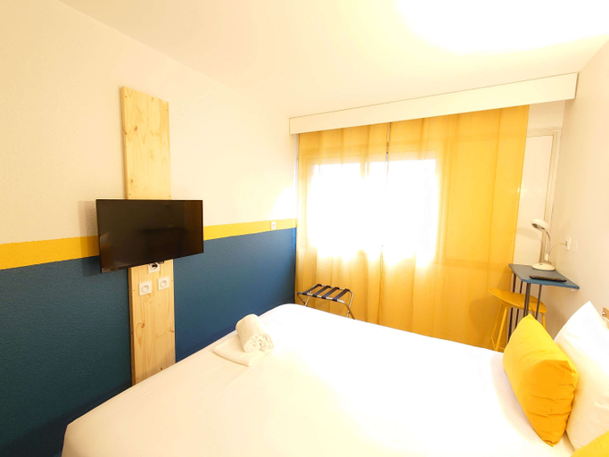 Bedroom 3, greet hotel Grenoble Centre Gare, Isère