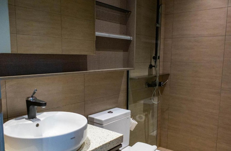 Bathroom 3, Expressionz Suites KLCC · Near HKL, IJN & KPJ Tawakkal, Kuala Lumpur