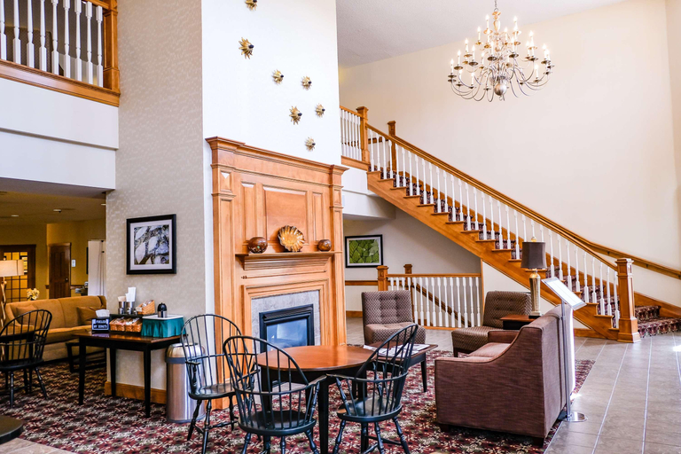 Public Area 2, Best Western Plus Dutch Haus Inn and Suites, Mahoning