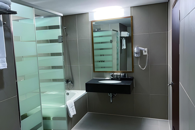 Bathroom 3, Hotel Inter Burgo Wonju, Wonju