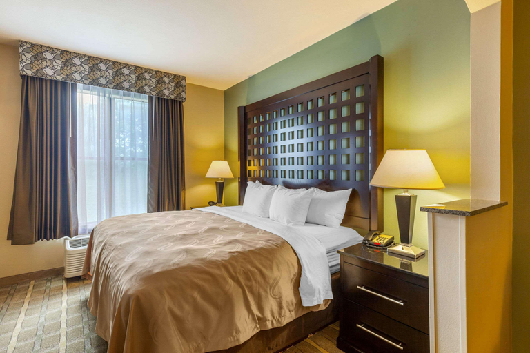Bedroom 3, Quality Suites Sherman, Grayson