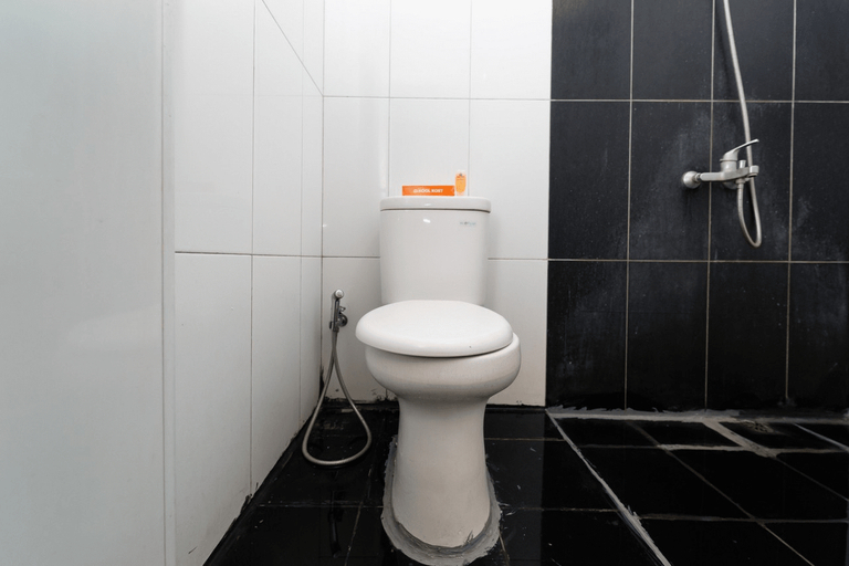 Bathroom 4, Koolkost @ Harapan Indah, Bekasi