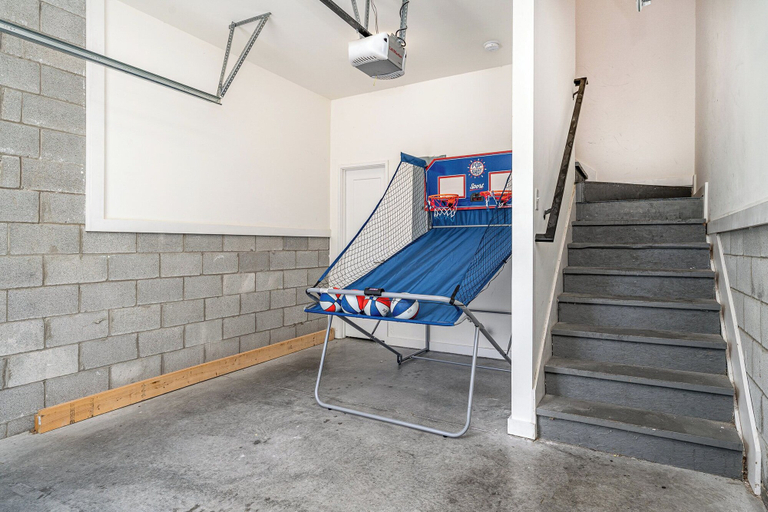 Interior 2, Verde Heights-sleeps 12-in Cumberland Heights, Davidson