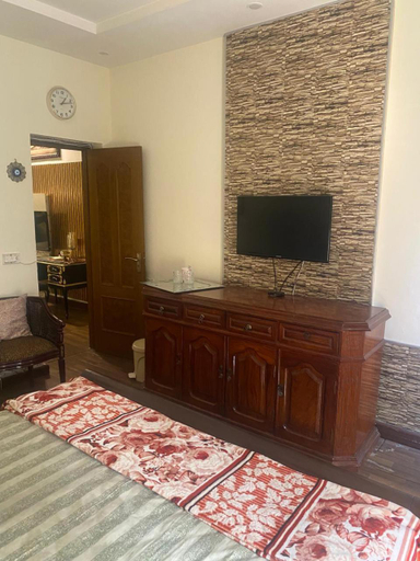 Others 4, Royal Exective Suit F 8 Islamabad, Islamabad