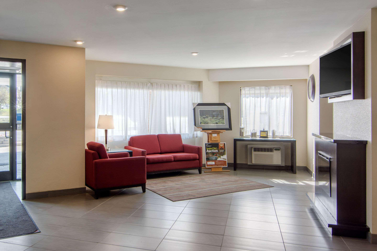 Public Area 2, Comfort Inn Sudbury City, Greater Sudbury