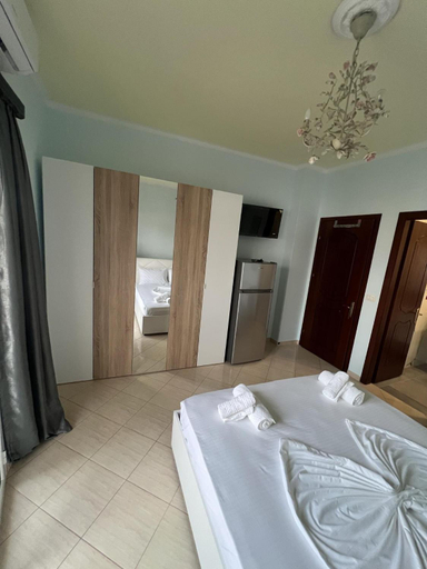 Others 5, Villa Kerai, Sarandës
