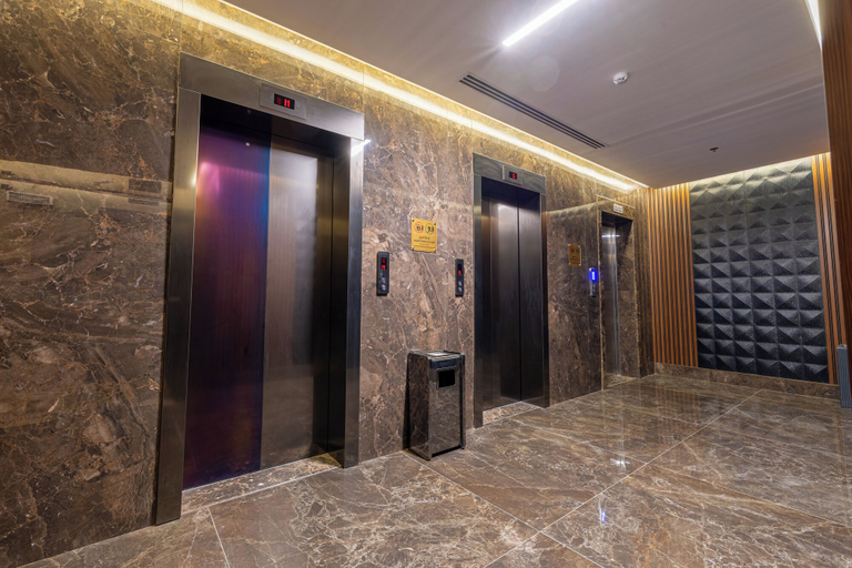 Elevator 4, Atarheeb Hotel, Tabuk