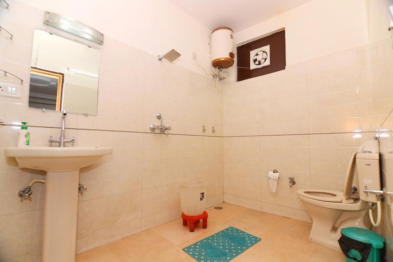 Bathroom, Hotel Ganesha Inn, Garhwal