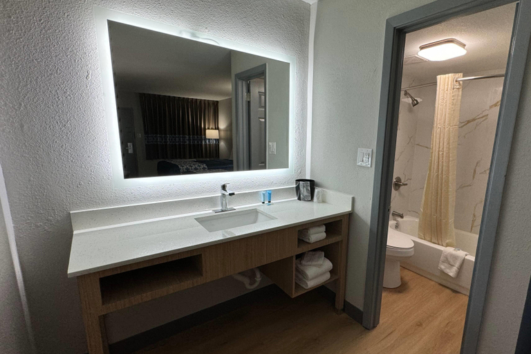 Bathroom 4, Days Inn by Wyndham Gainesville Hospital/University Area, Alachua