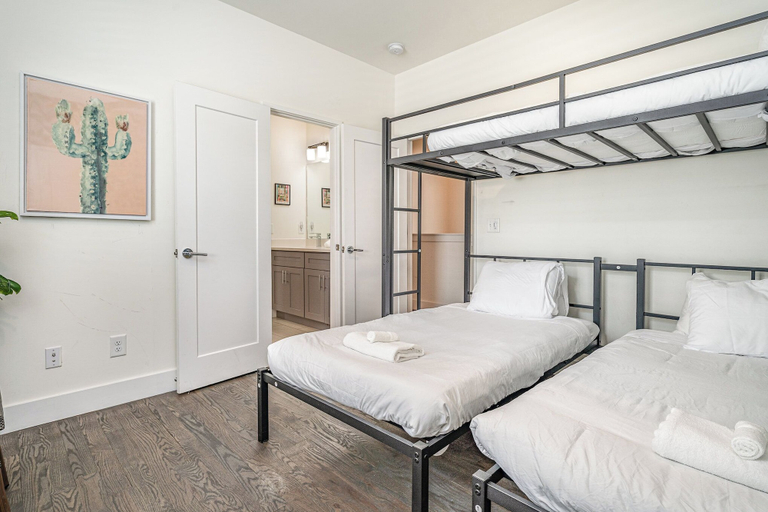 Interior 5, Verde Heights-sleeps 12-in Cumberland Heights, Davidson