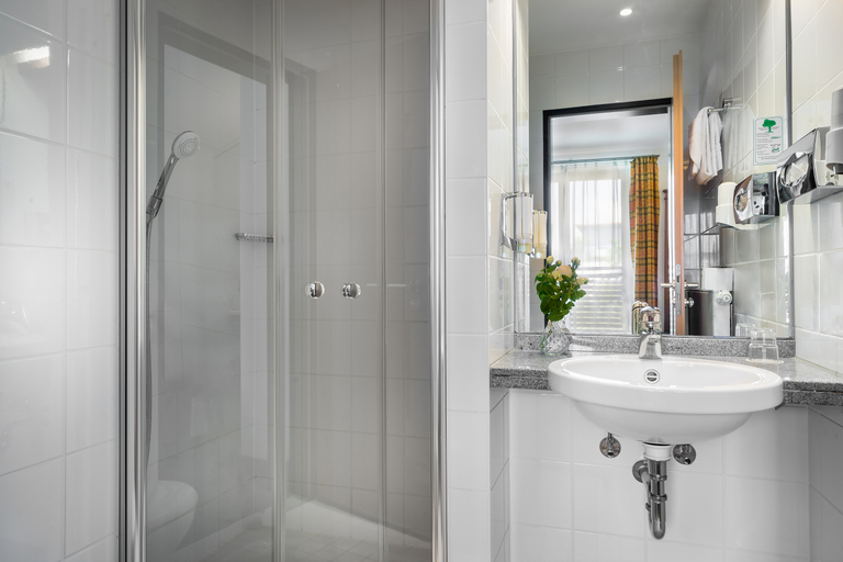 Bathroom 4, Garner Hotel MUNICH - MESSE by IHG, München