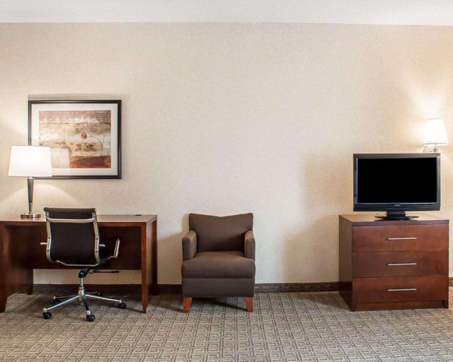 Bedroom 3, Comfort Inn & Suites Buffalo, Erie
