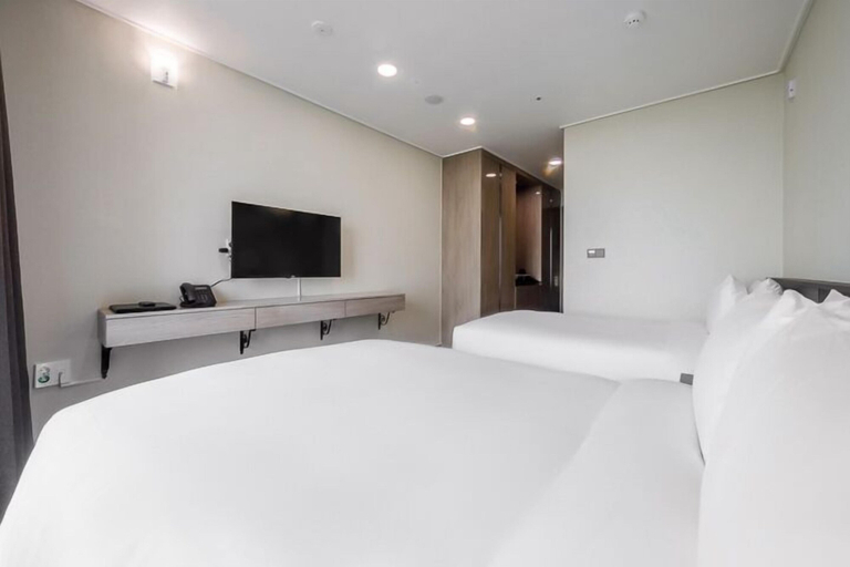Bedroom 5, Riviera Incheon Airport Hotel, Jung