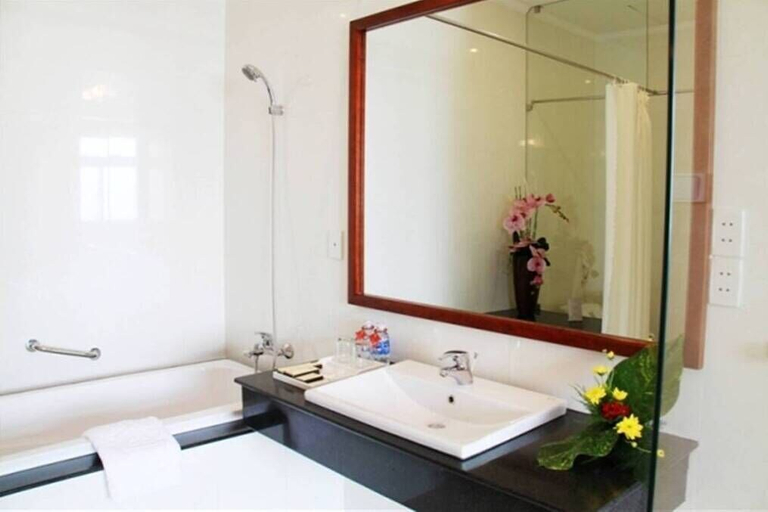 Bathroom 4, Dong Khanh Hotel, District 1