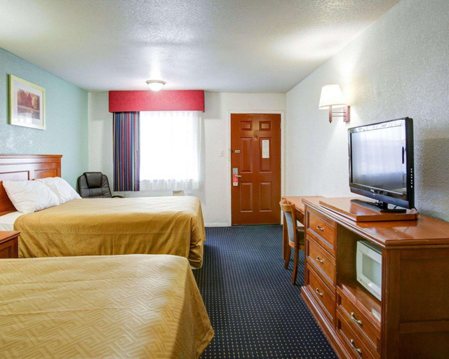 Bedroom 2, Econo Lodge Temple, Bell