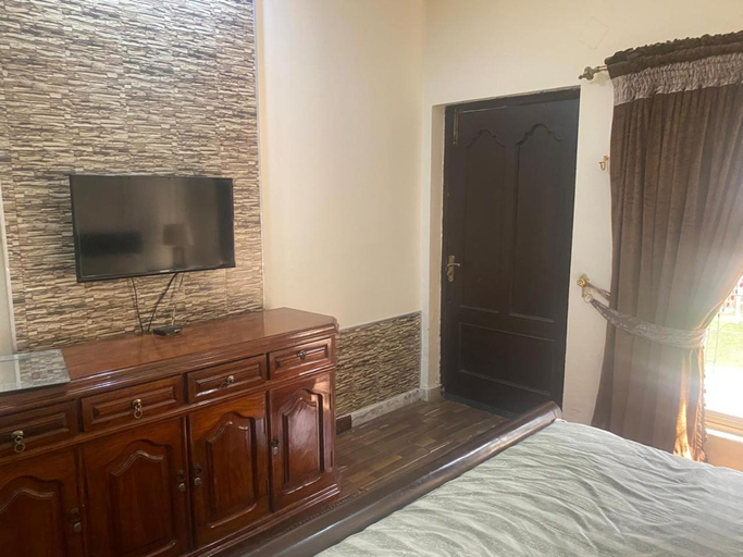 Others 2, Royal Exective Suit F 8 Islamabad, Islamabad