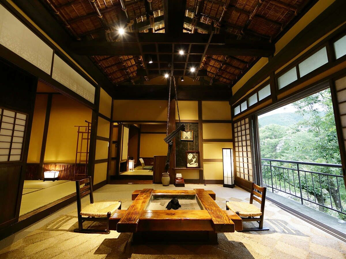 Lobby 5, Shirakabeso, Izu