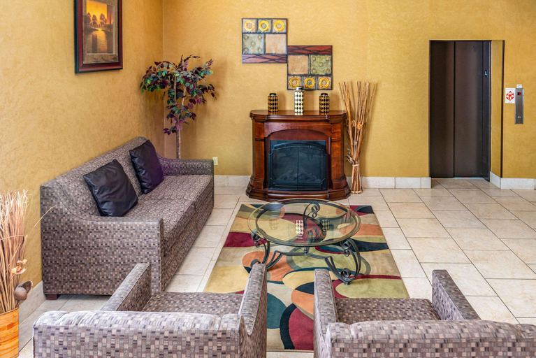 Public Area 3, Quality Inn & Suites Seville, Medina