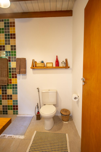 Bathroom 4, Bus Stop Paraty, Parati