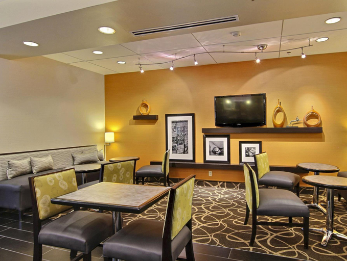 Food & Drinks 5, Hampton Inn Medina, Medina
