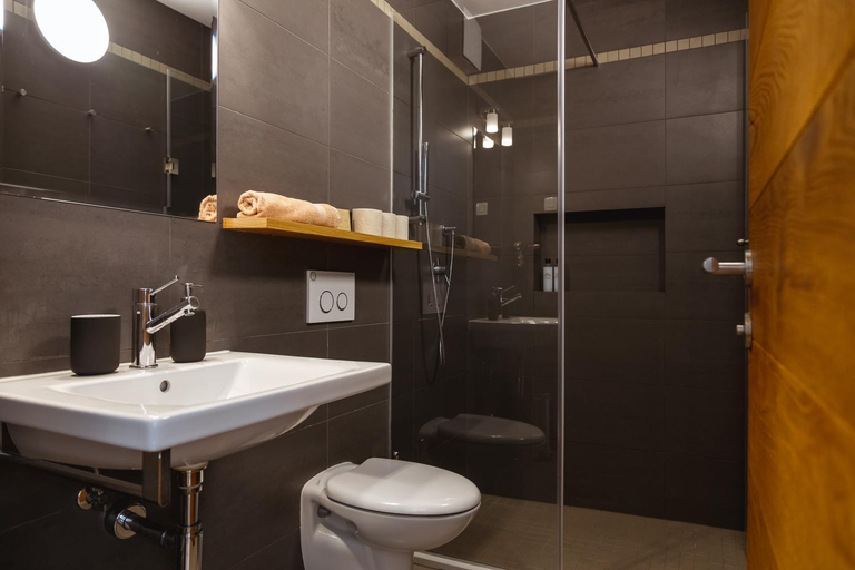 Bathroom, Guesthouse PachaMama, Piran