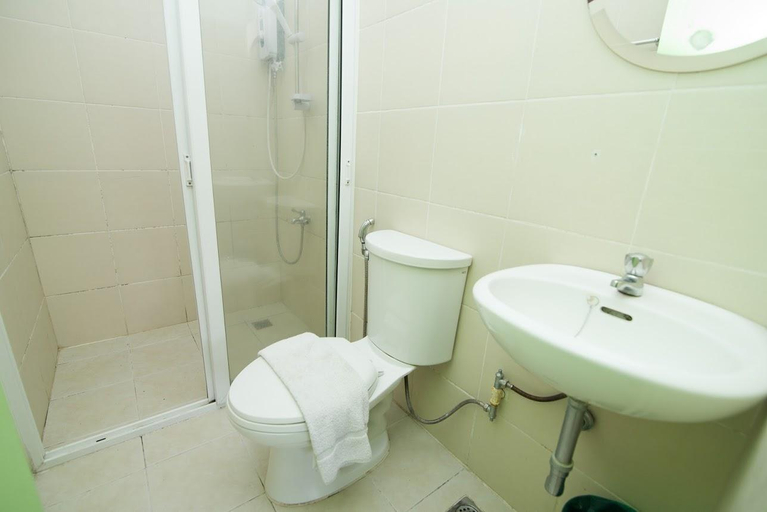 Bathroom 2, Baguio LeFern Hotel Military Cut-Off, Baguio City