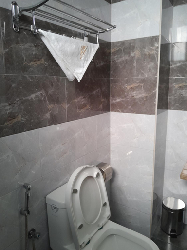 Bathroom 2, MAZOLA DIAMOND HOTEL, Ilala