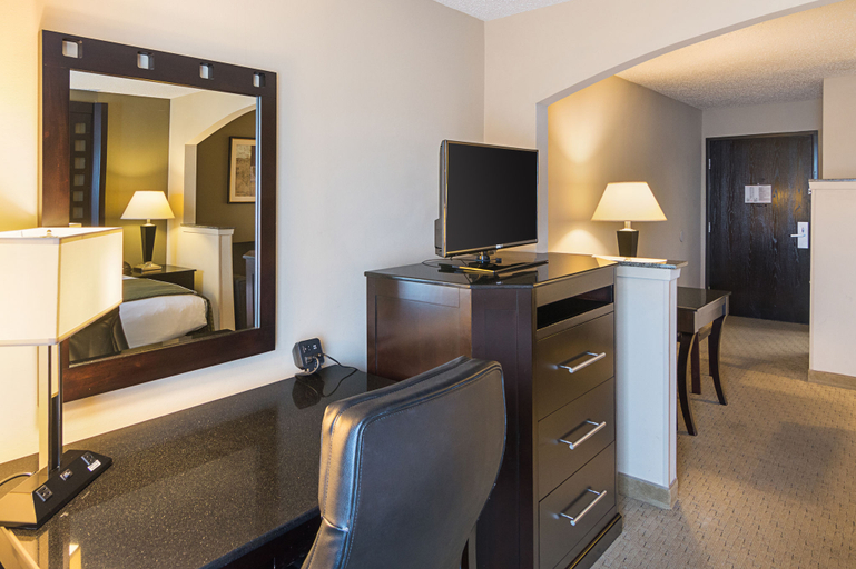 Bedroom 3, Quality Suites Sherman, Grayson