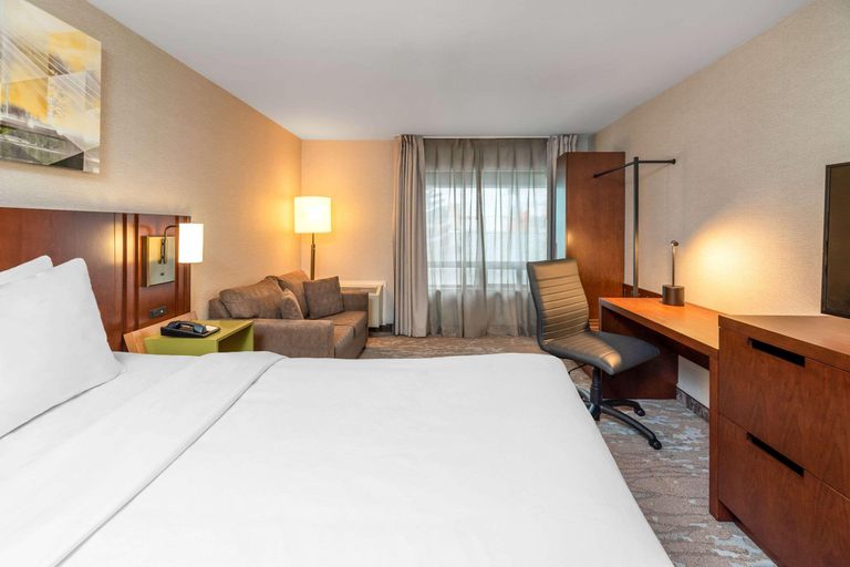 Bedroom 3, Comfort Inn South Shore, Lajemmerais