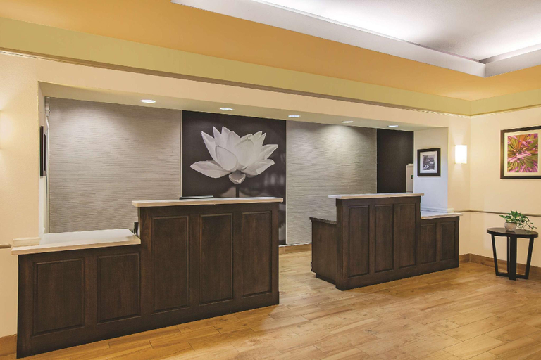 Public Area 2, La Quinta Inn & Suites by Wyndham Beaumont West, Jefferson