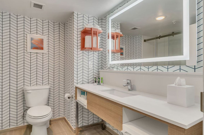 Bathroom 5, Holiday Inn Express & Sui Destin-Miramar Beach, Okaloosa