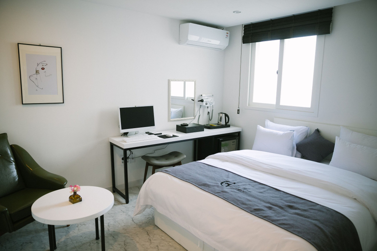 Others 2, Gray Hotel, Tongyeong
