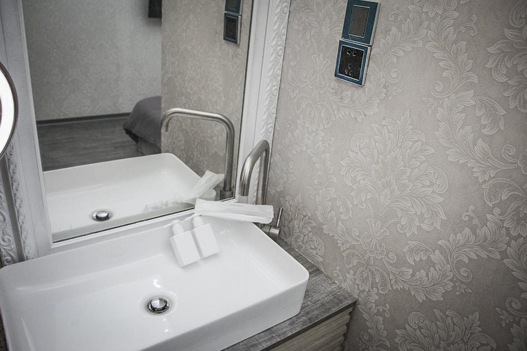 Bathroom 3, Summer night, Tainan