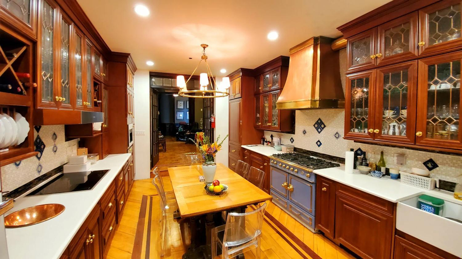 Others 4, Northern Lights Mansion, New York