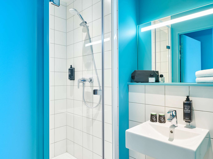 Bathroom, Ibis budget Auxerre Nord, Yonne